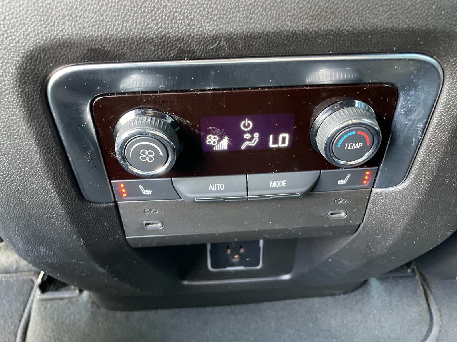 Used 2025 Chevrolet Tahoe Premier RWD image 8