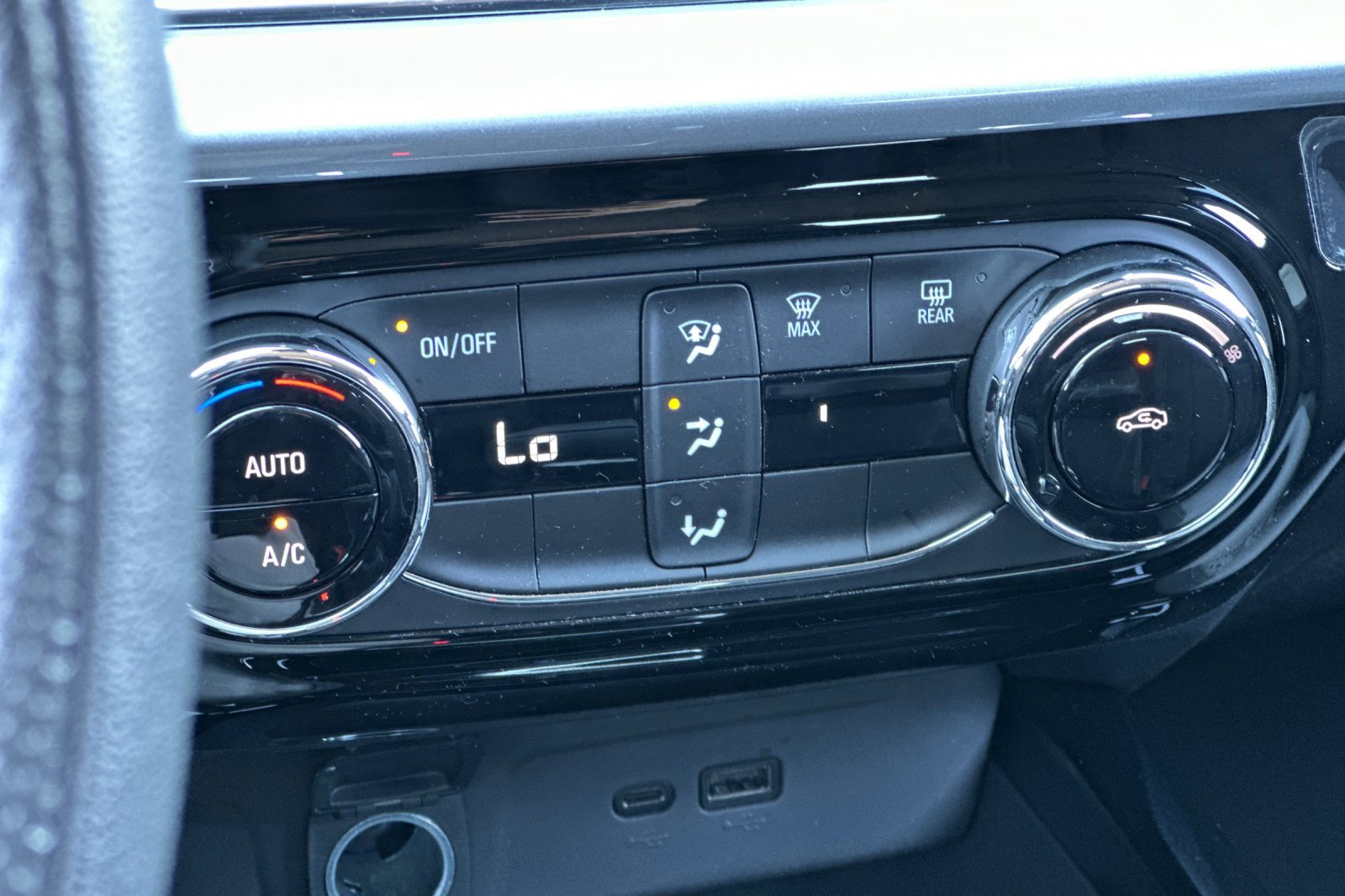 Used 2024 Chevrolet Trax LT image 30