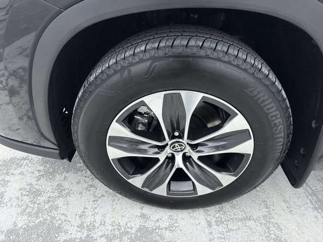 Used 2026 Toyota Highlander XLE AWD/4WD image 10