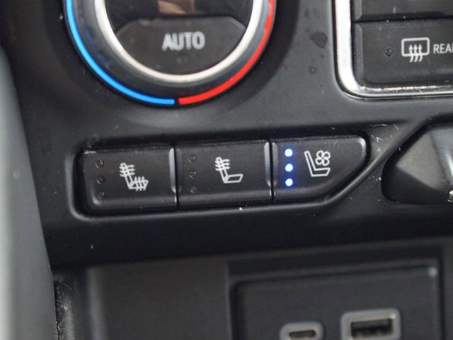 Used 2023 Chevrolet Suburban Premier image 7