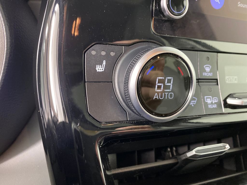 Certified 2024 Toyota Highlander XLE image 21