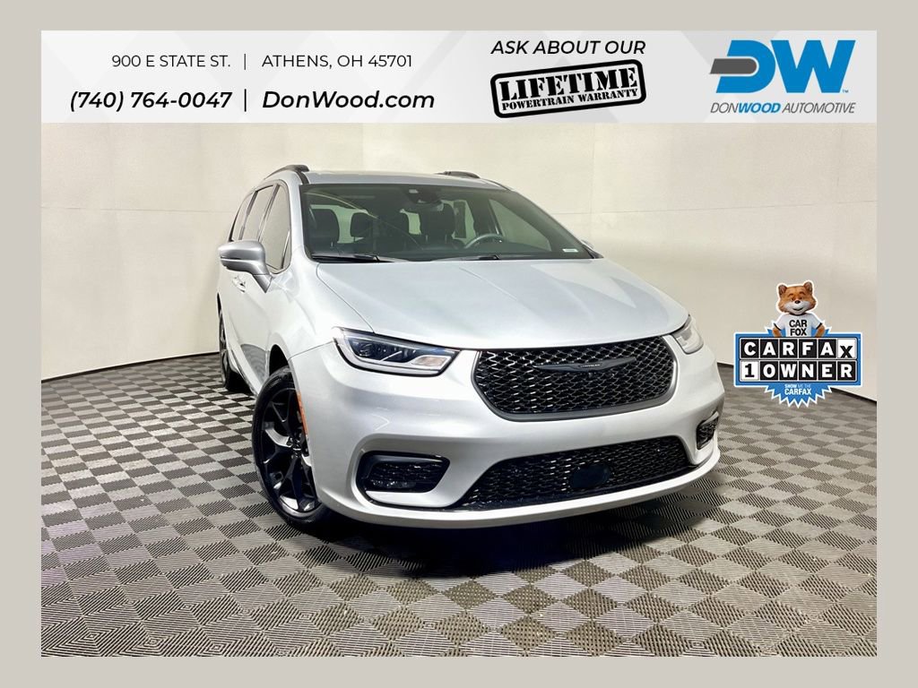 Used 2022 Chrysler Pacifica Touring-L w/ Uconnect Theater Family Group image 1
