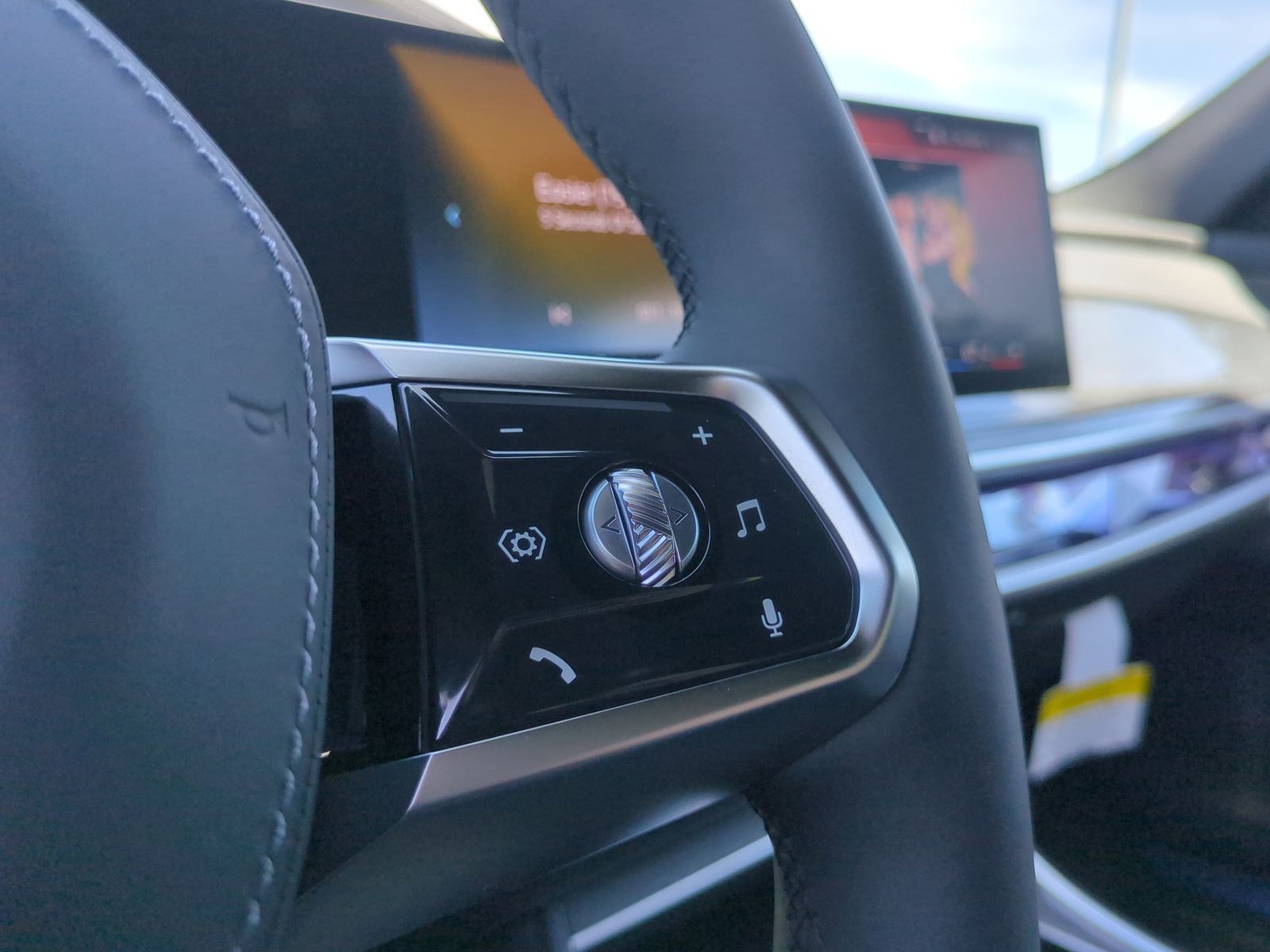 Certified 2025 BMW i7 xDrive60 w/ Executive Package image 19