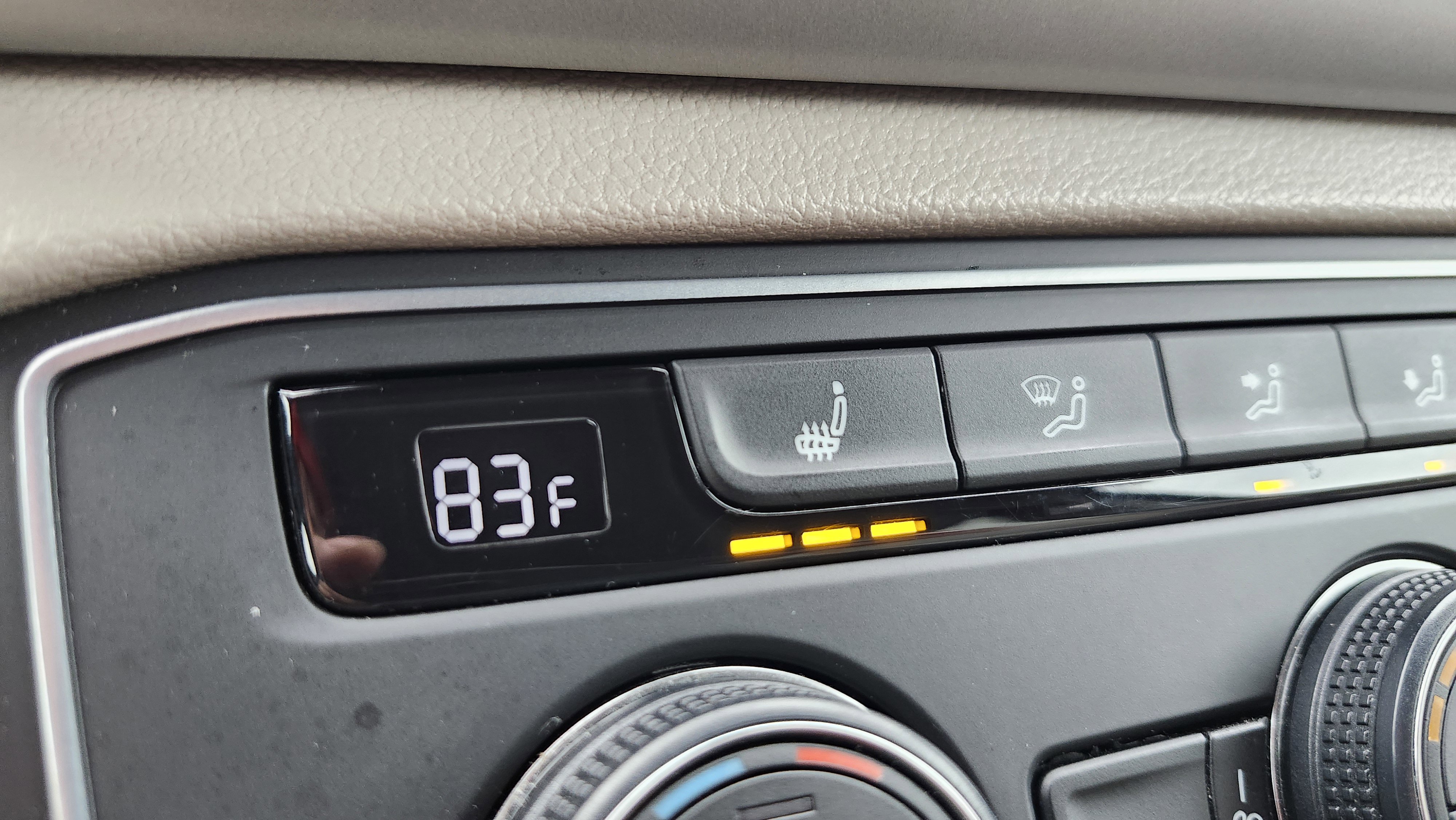 Used 2018 Volkswagen Atlas SE image 3