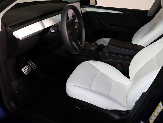 Used 2024 Tesla Model Y Performance image 12