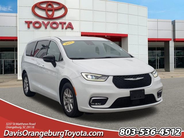 Used 2025 Chrysler Pacifica Select FWD image 1