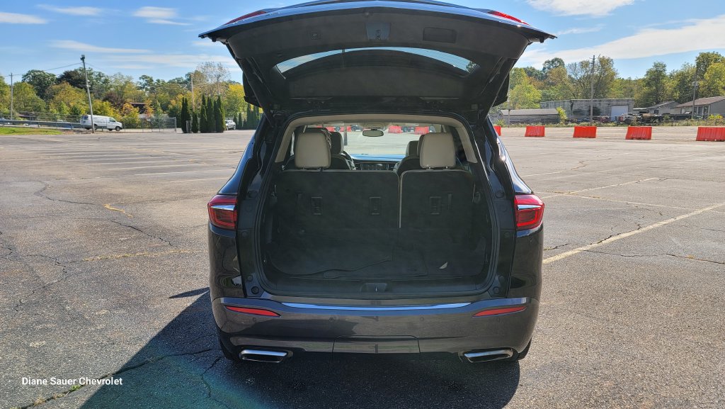 Used 2021 Buick Enclave Essence w/ Sound and Sites Package AWD/4WD image 11