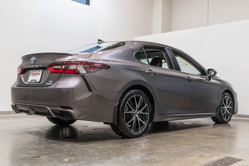 Used 2024 Toyota Camry SE w/ Cold Weather Package image 9