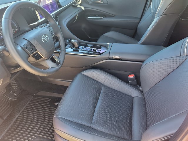 Used 2025 Toyota Crown Signia AWD/4WD image 14