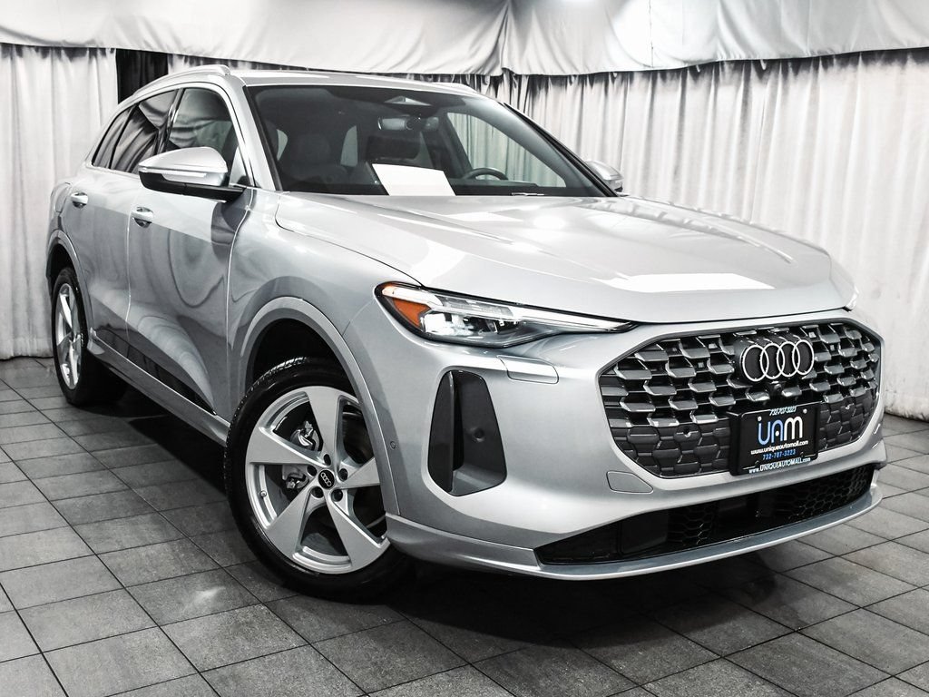Used 2025 Audi Q5 Premium Plus w/ Premium Plus AWD/4WD image 3