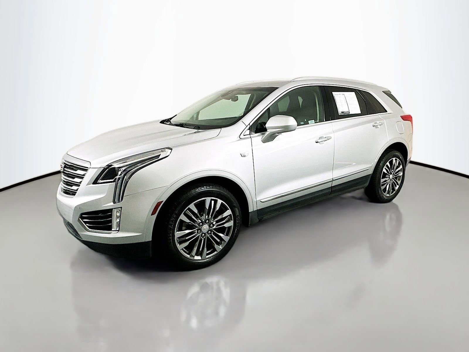 Used 2018 Cadillac XT5 Premium Luxury FWD image 3