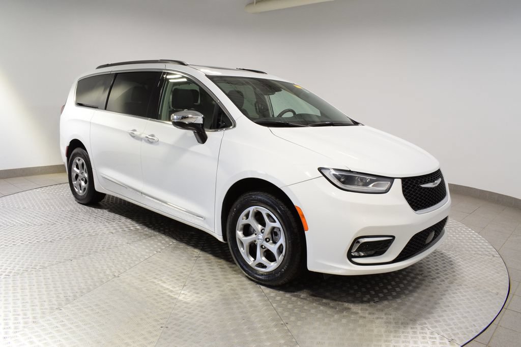 Used 2023 Chrysler Pacifica Limited