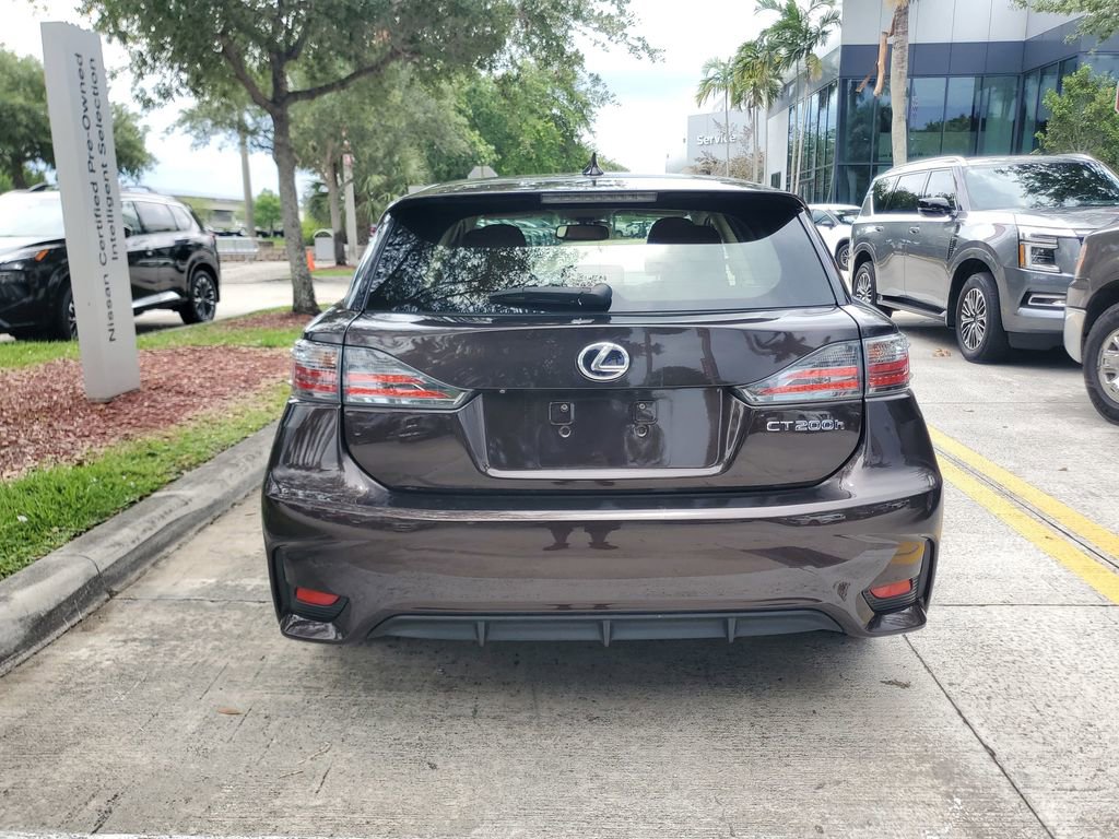 Used 2016 Lexus CT 200h w/ Navigation Package FWD image 5