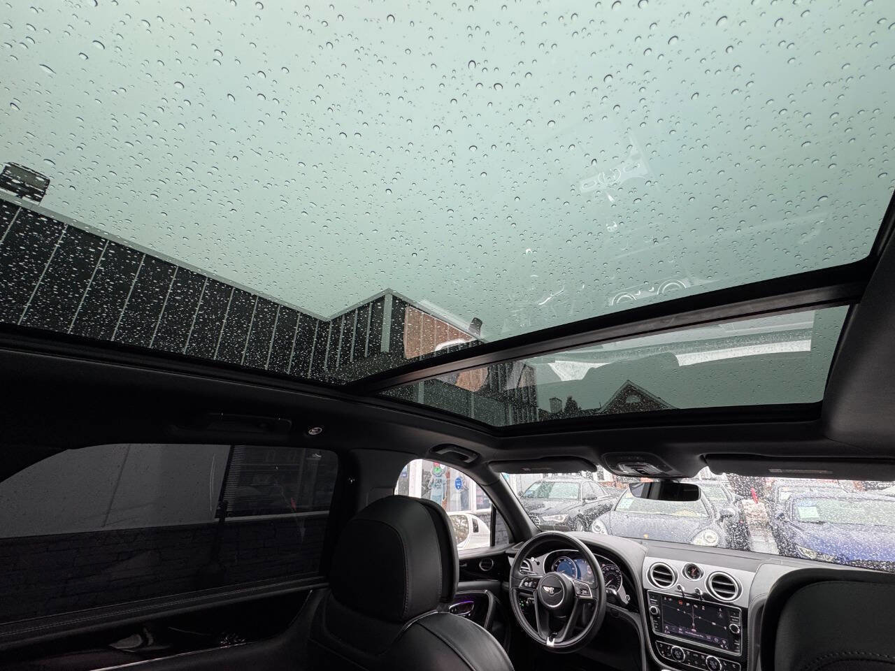 Used 2018 Bentley Bentayga Activity image 33