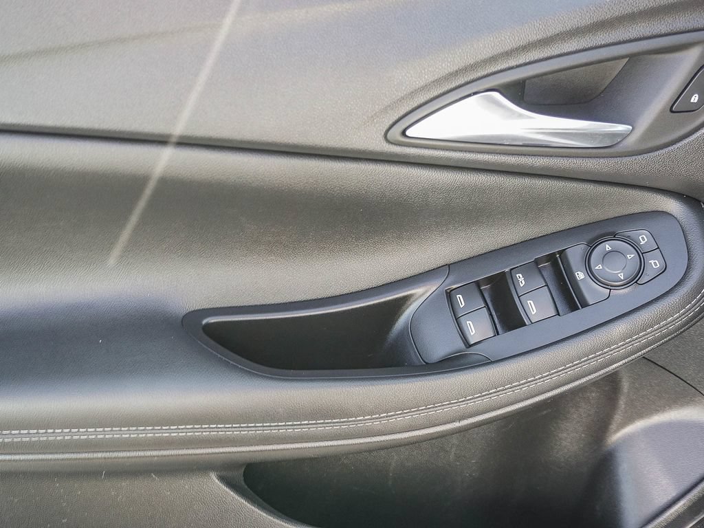 Used 2023 Buick Encore GX Select w/ Safety Package II FWD image 18