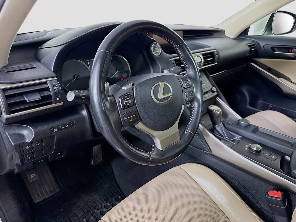 Used 2019 Lexus IS 300 AWD image 9