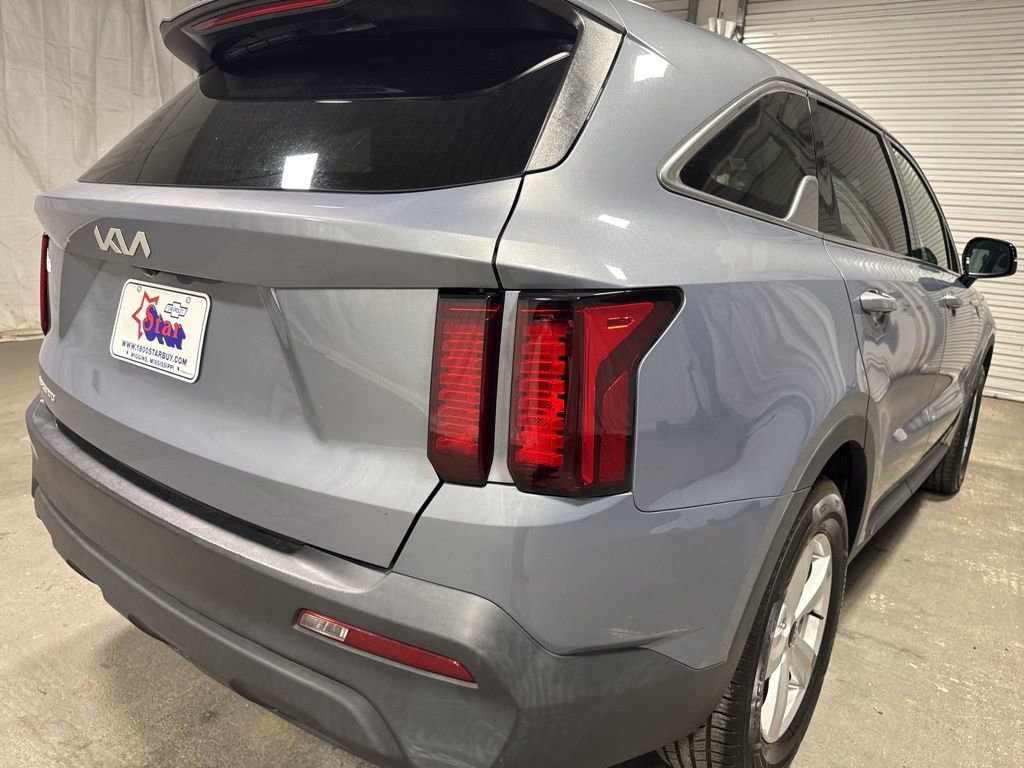Used 2023 Kia Sorento LX FWD image 7