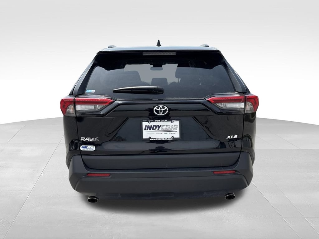 Used 2025 Toyota RAV4 XLE FWD image 5