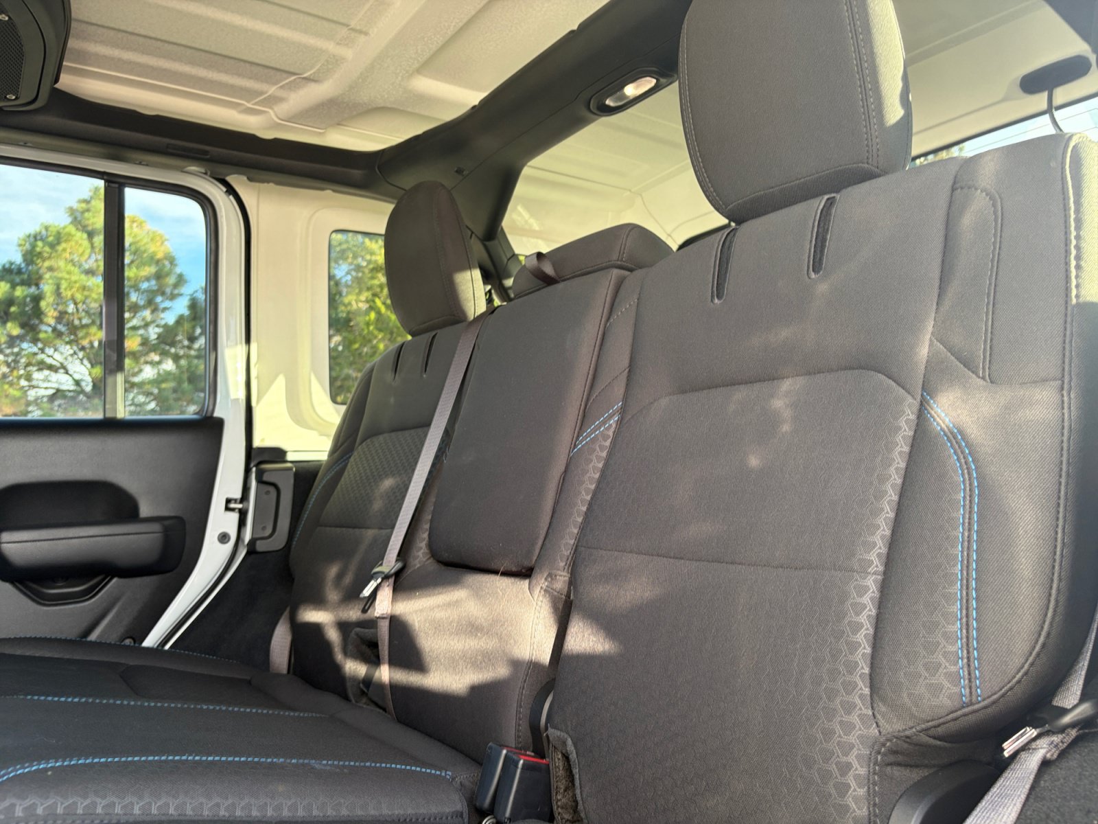 Used 2024 Jeep Wrangler Unlimited Rubicon 4xe w/ Technology Group AWD/4WD image 17
