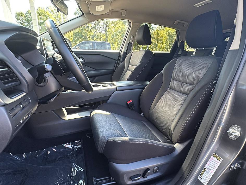 Certified 2025 Nissan Rogue SV AWD/4WD image 14