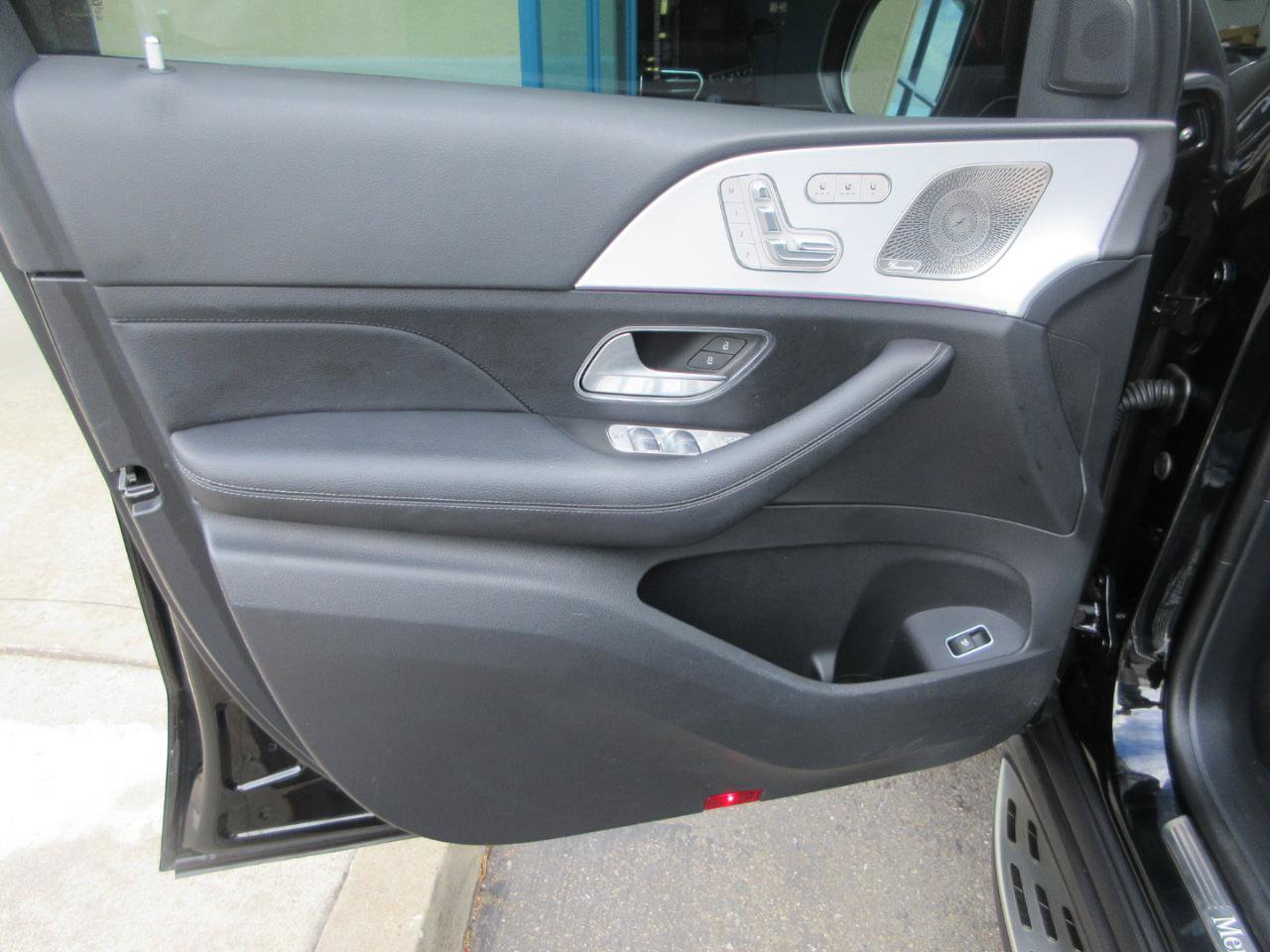 Used 2024 Mercedes-Benz GLS 450 4MATIC w/ AMG Line Exterior image 5