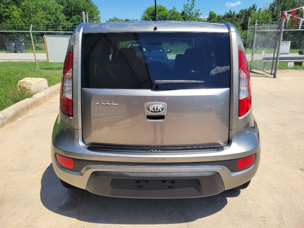 Used 2013 Kia Soul FWD image 5