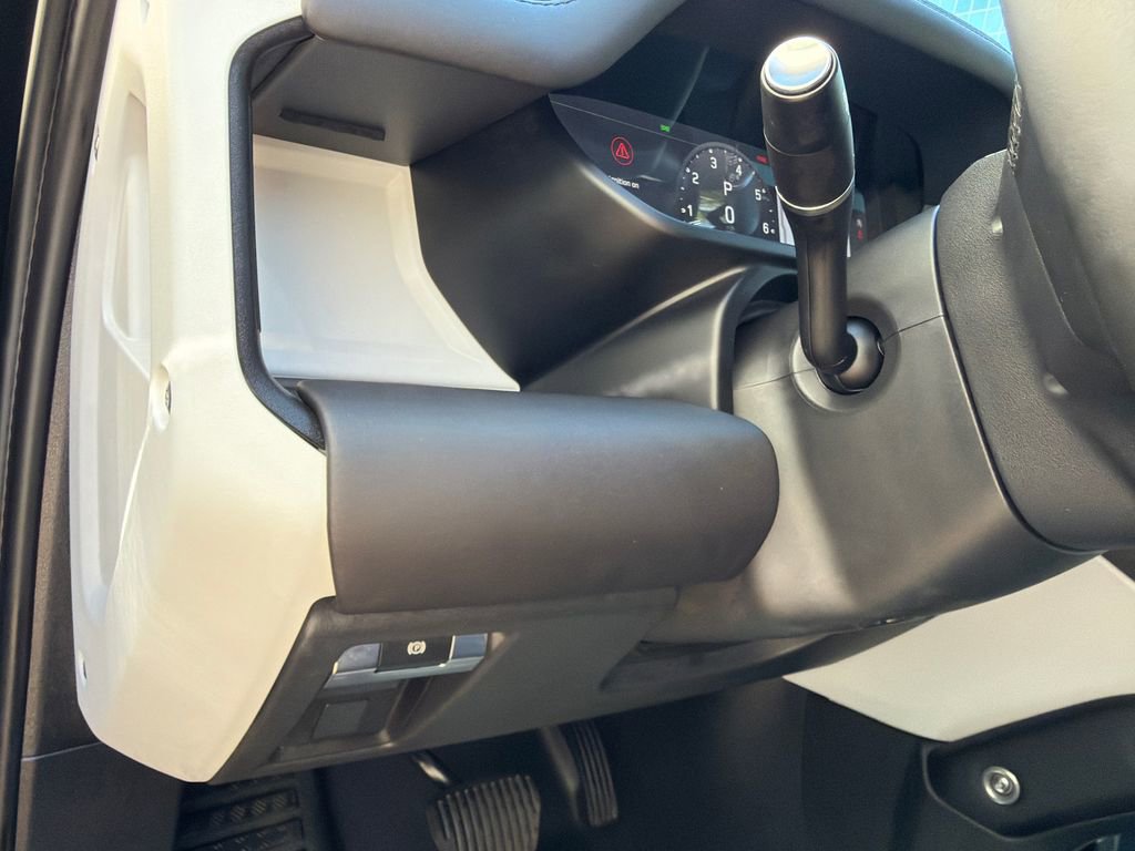 Used 2025 Land Rover Defender 110 S image 32