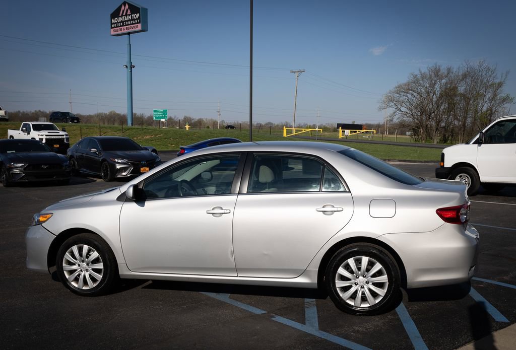Used 2013 Toyota Corolla LE FWD image 15