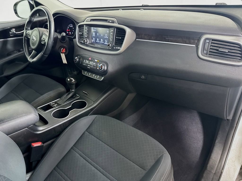 Used 2017 Kia Sorento LX w/ LX Convenience Package image 33