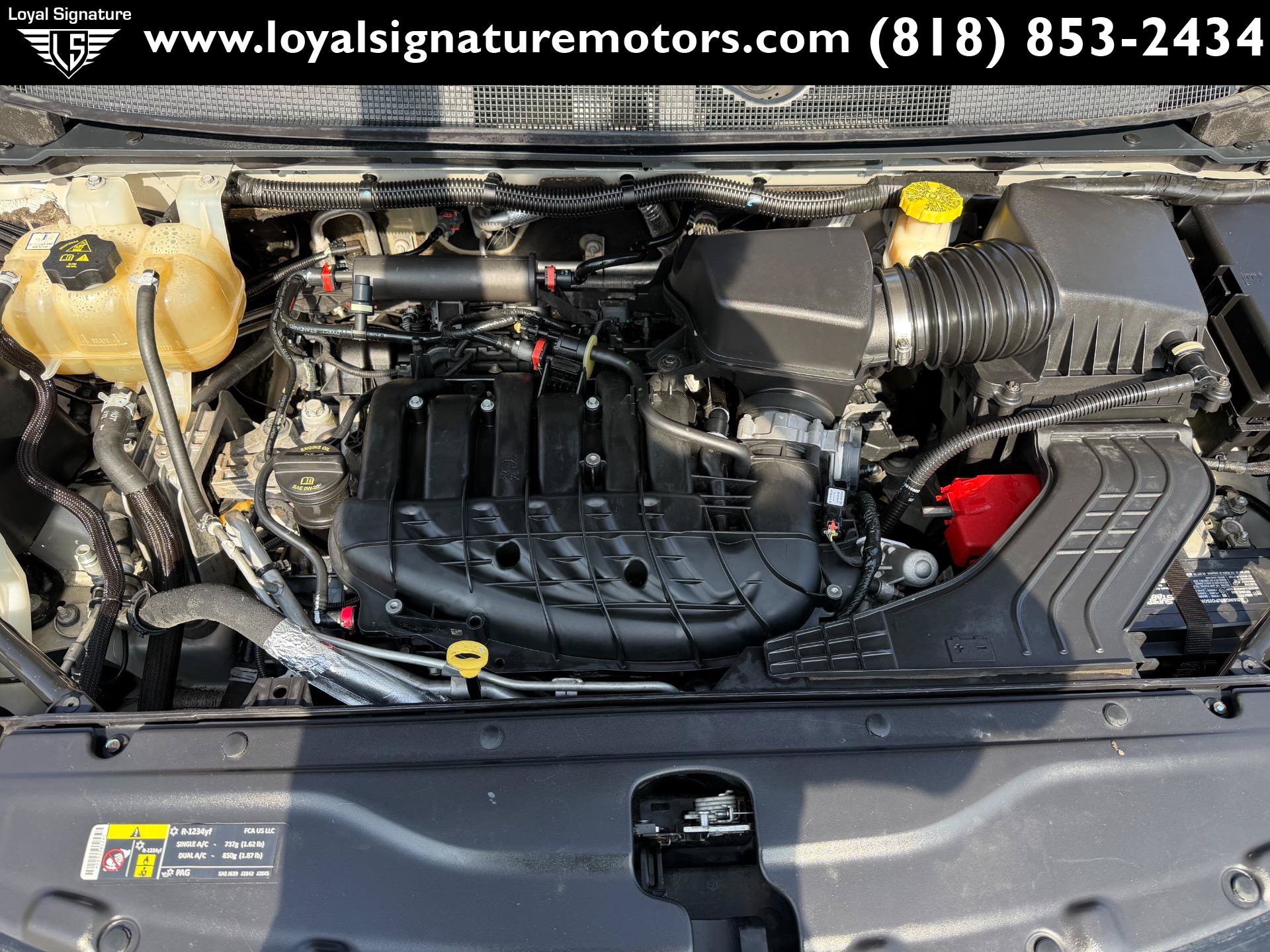 Used 2017 Chrysler Pacifica Touring-L w/ Tire & Wheel Group FWD image 40