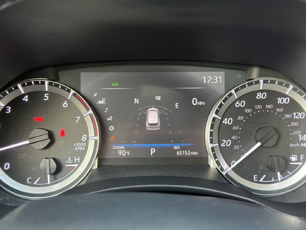 Used 2023 Toyota Highlander XLE FWD image 24