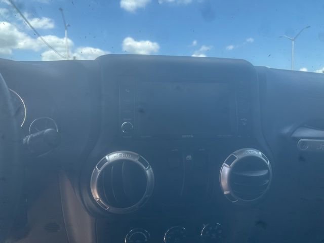 Used 2016 Jeep Wrangler Rubicon w/ Power Convenience Group AWD/4WD image 11