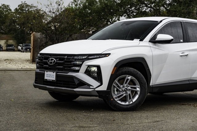 New 2026 Hyundai Tucson SE image 3