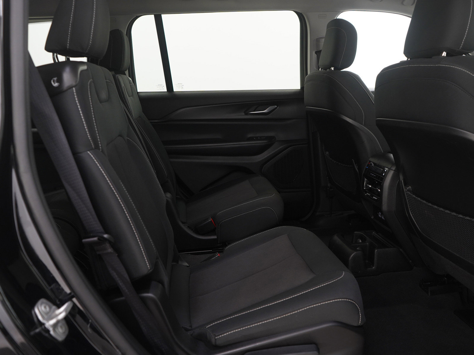 Used 2023 Jeep Grand Cherokee L Laredo image 14