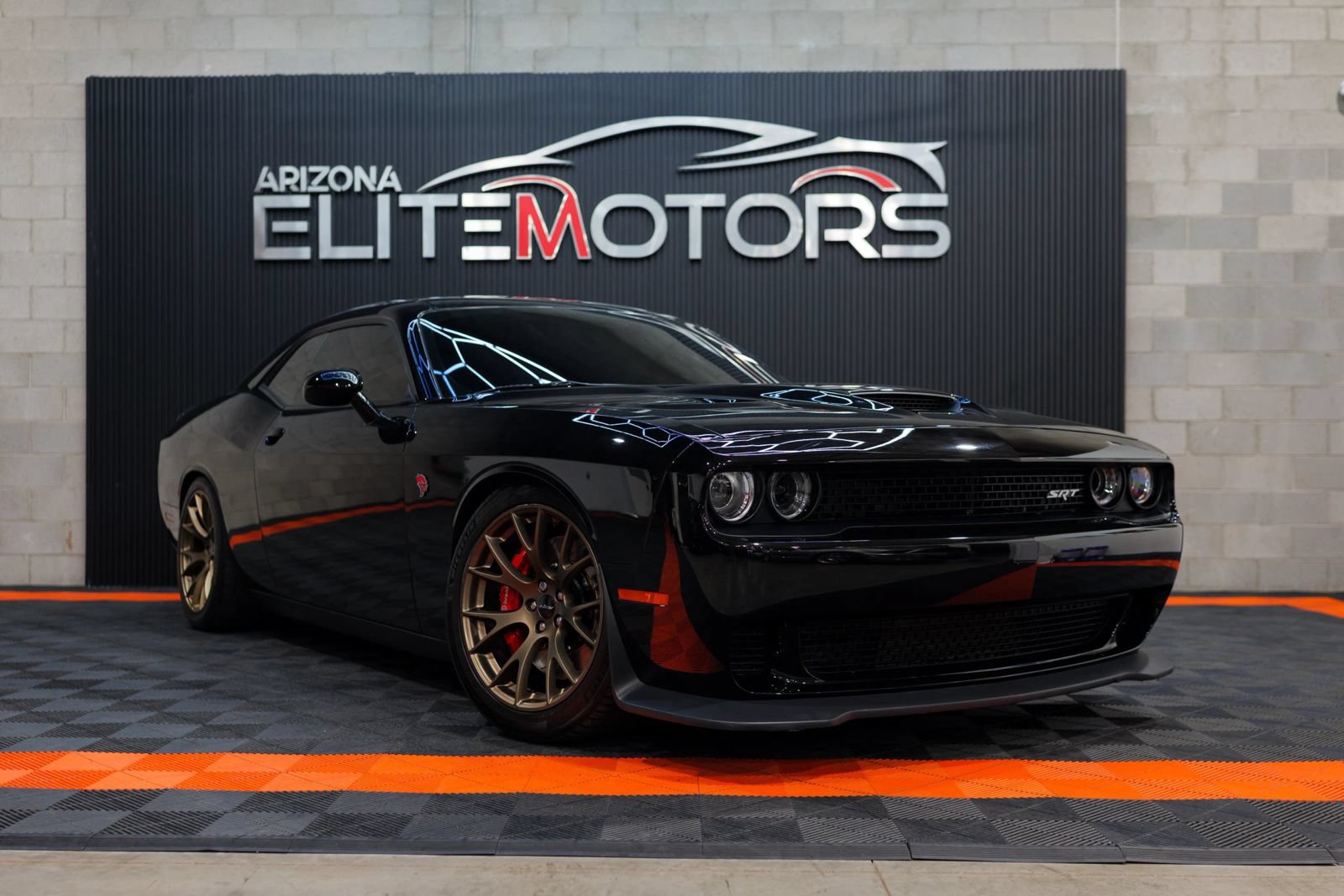 Used 2016 Dodge Challenger SRT Hellcat RWD image 2