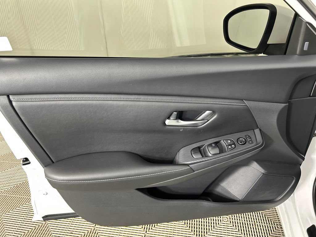 Used 2024 Nissan Sentra SV FWD image 11