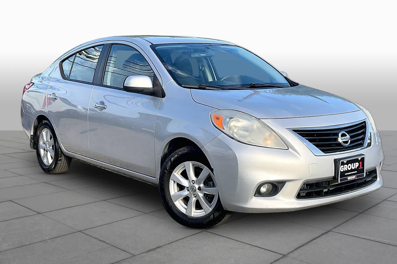 Used 2012 Nissan Versa FWD image 2