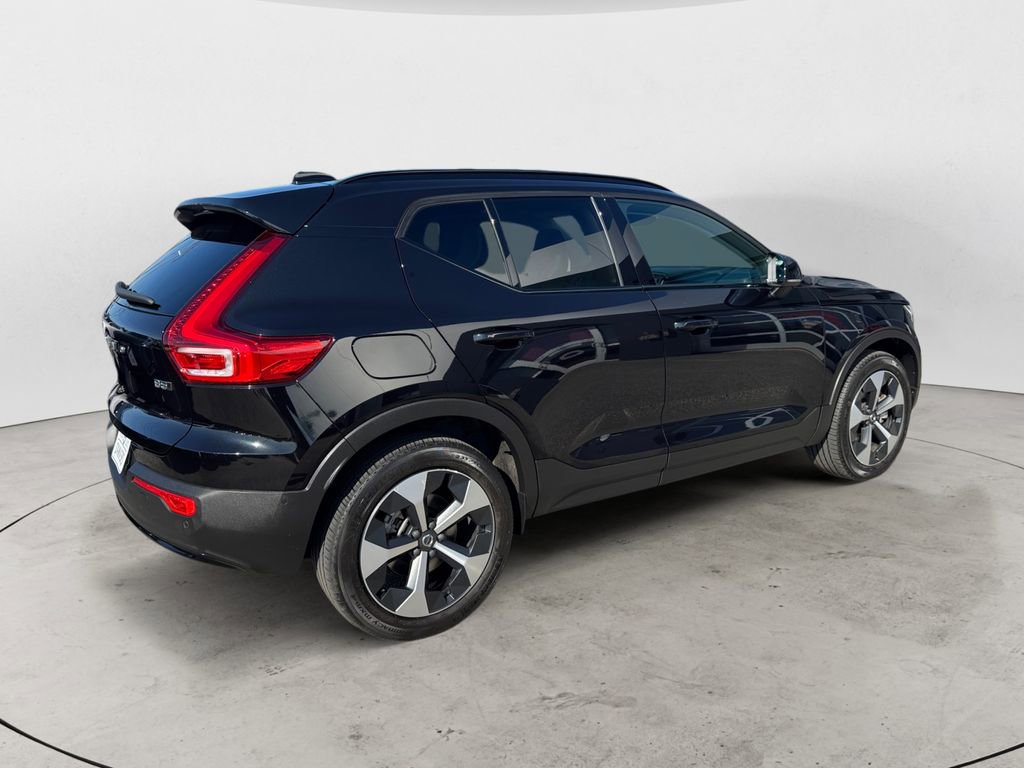 Certified 2024 Volvo XC40 B5 Plus w/ Protection Package Premier AWD/4WD image 7