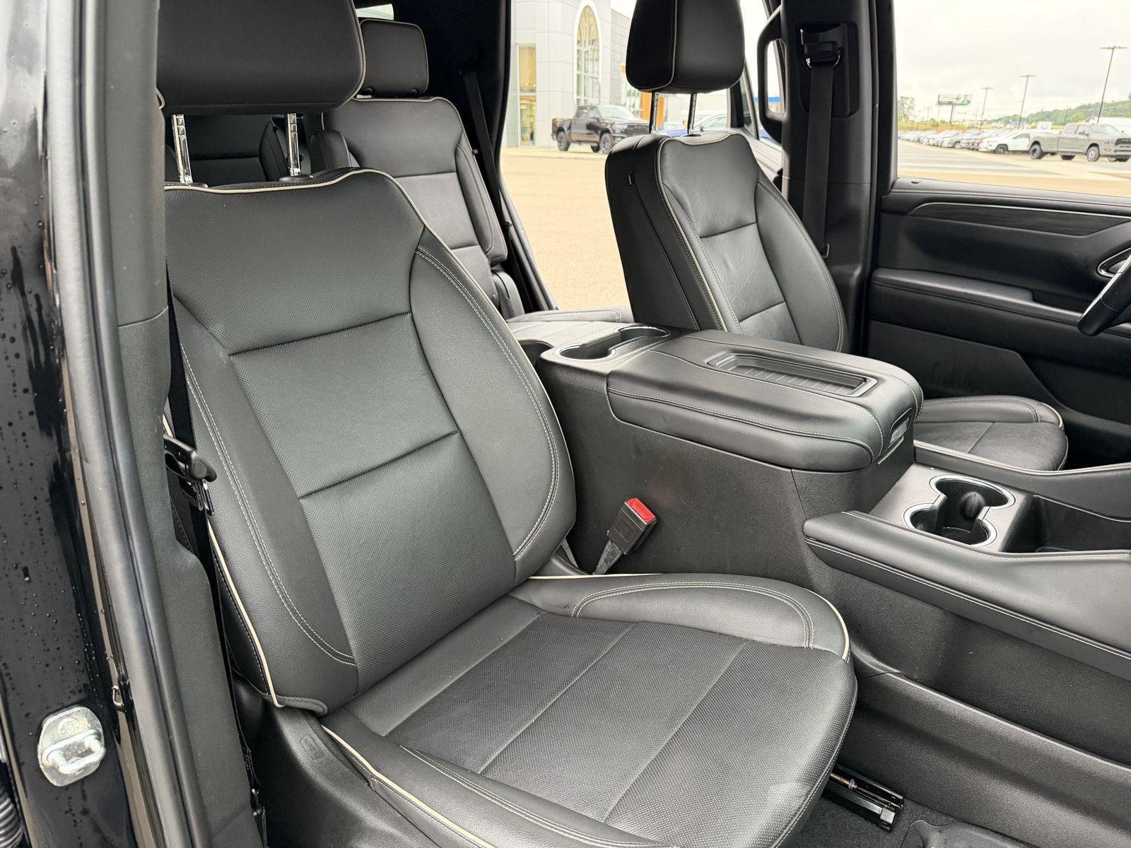Used 2022 GMC Yukon SLT w/ SLT Luxury Package RWD image 21