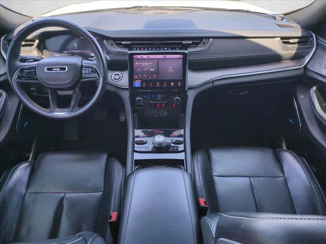 Used 2022 Jeep Grand Cherokee Overland w/ Luxury Tech Group IV AWD/4WD image 19
