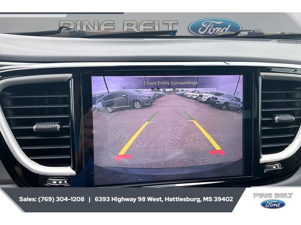Used 2023 Chrysler Pacifica Touring-L FWD image 16