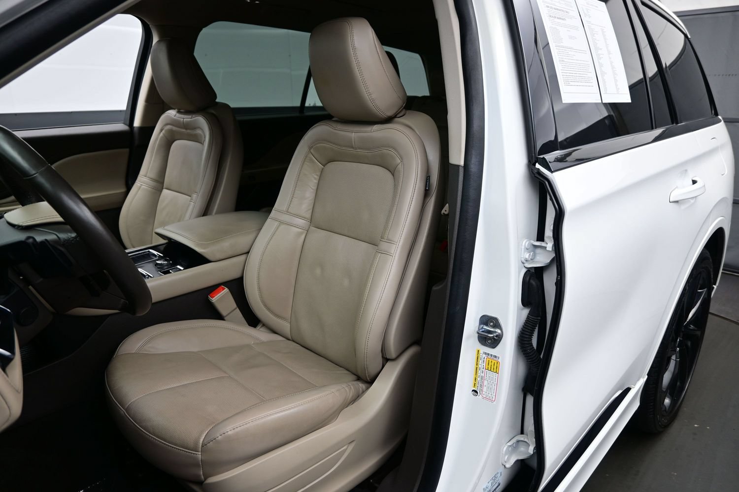Used 2023 Lincoln Aviator Reserve w/ Jet Package AWD/4WD image 12
