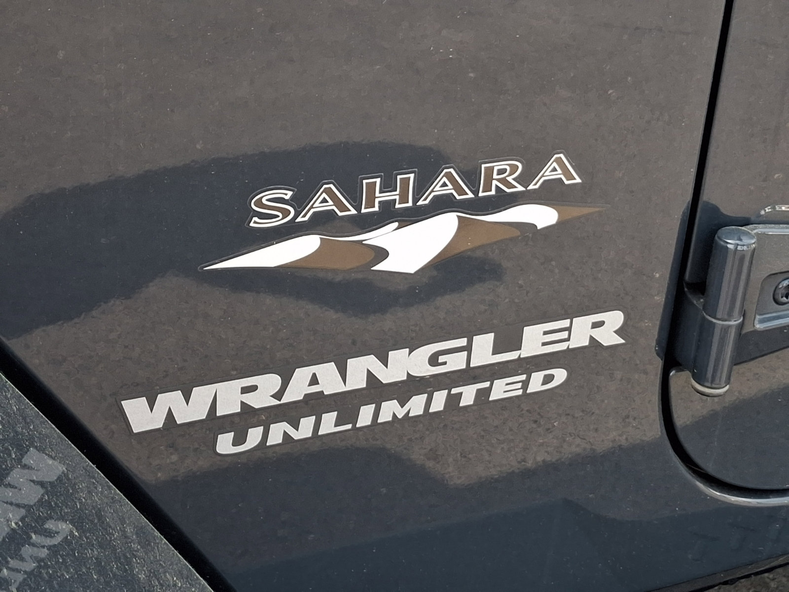 Used 2017 Jeep Wrangler Unlimited Sahara w/ Connectivity Group AWD/4WD image 29