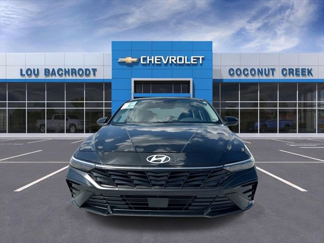 Used 2025 Hyundai Elantra SEL image 3