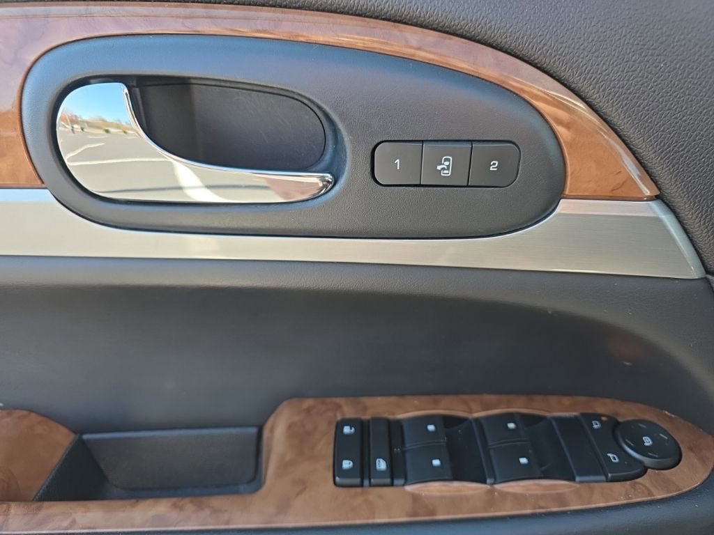 Used 2011 Buick Enclave CXL image 21