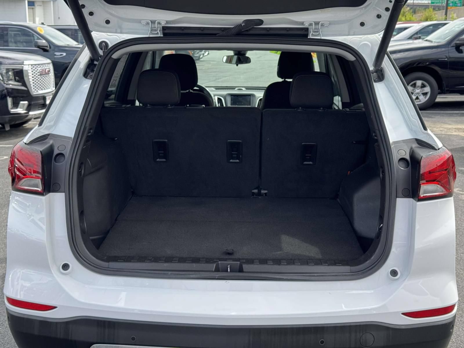 Used 2023 Chevrolet Equinox LT FWD image 17