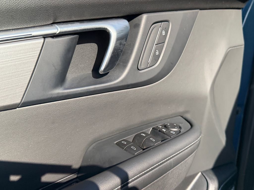 Used 2025 Buick Enclave Preferred image 11