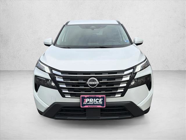 Used 2024 Nissan Rogue SV image 2