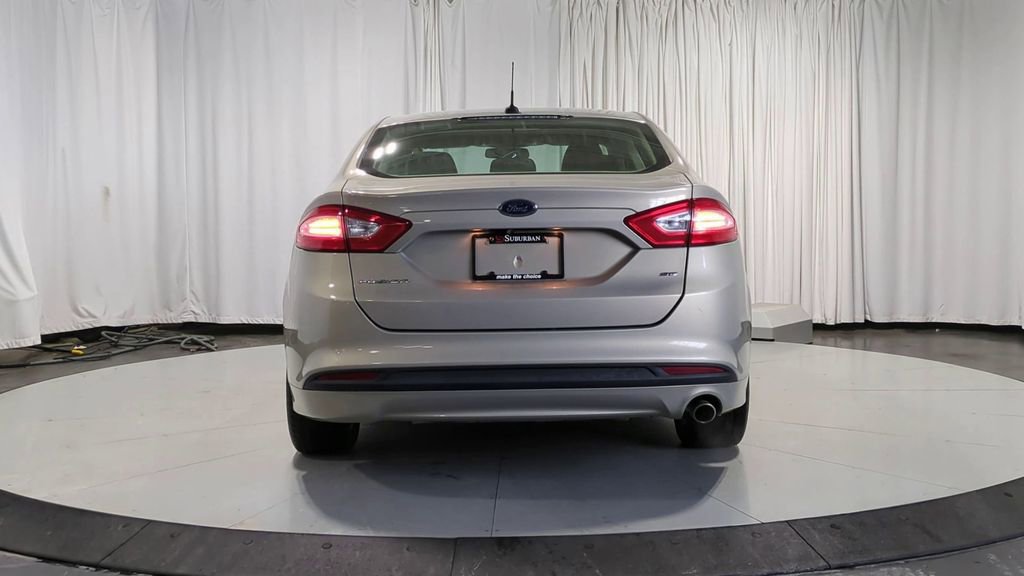 Used 2015 Ford Fusion SE image 9