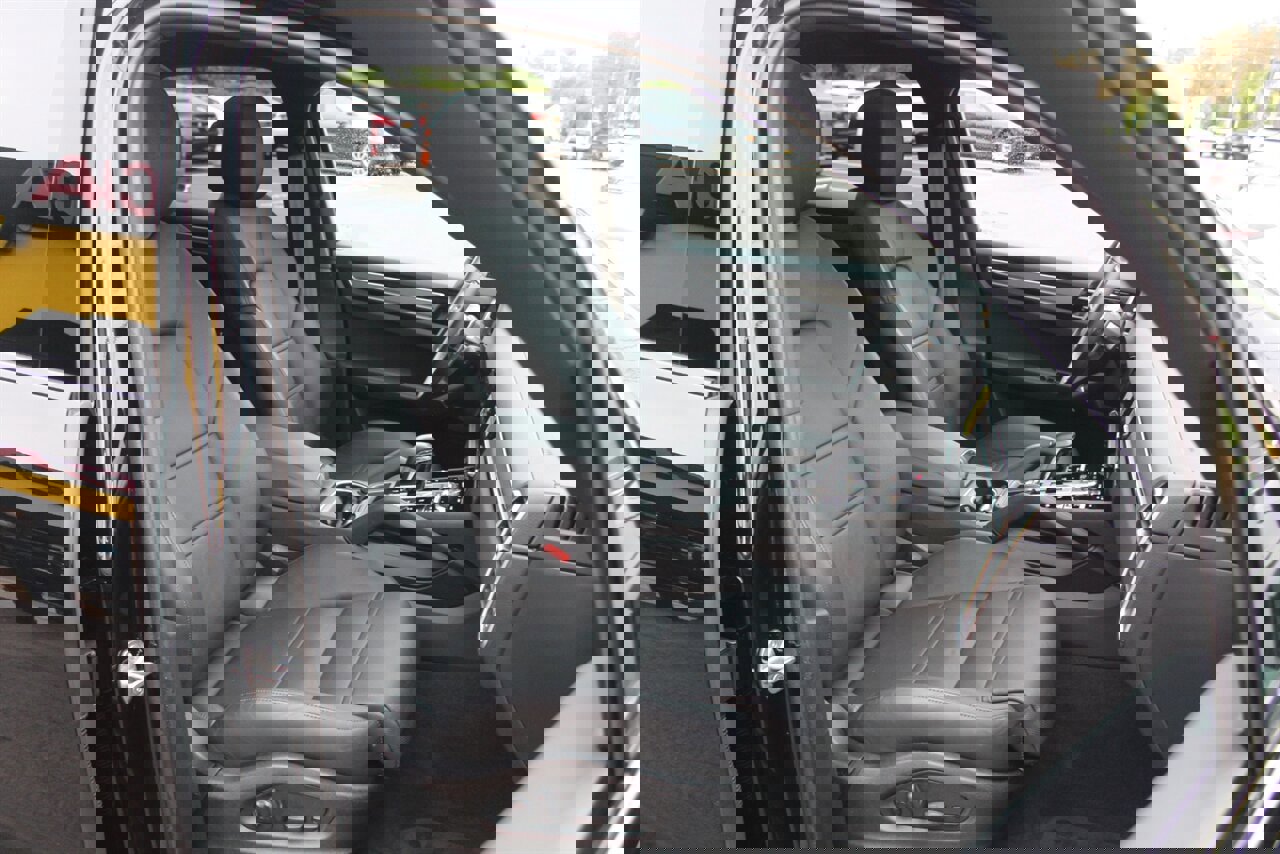 Used 2022 Porsche Cayenne Platinum Edition AWD/4WD image 17